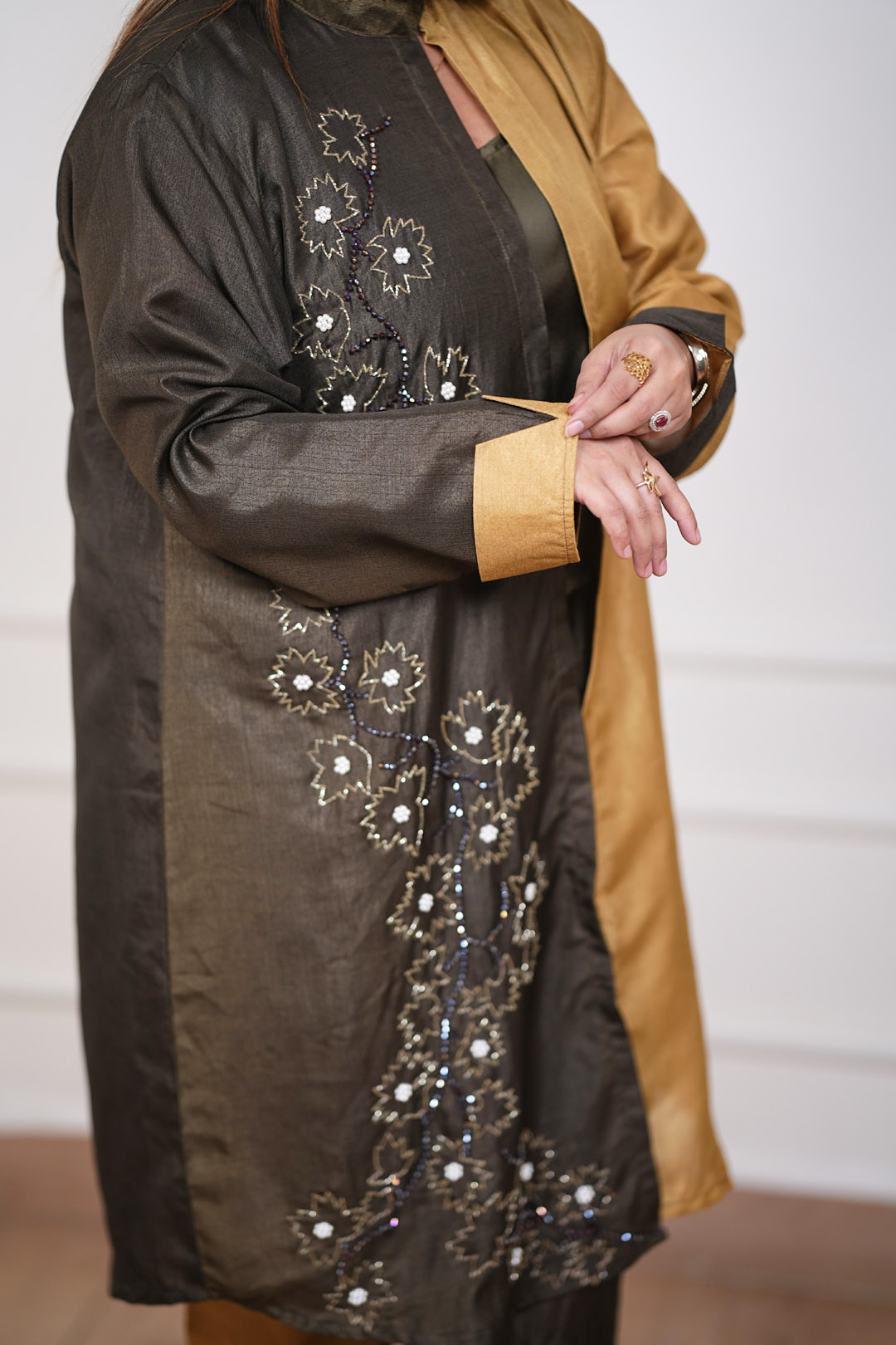 Zarmin Olive Gold Contrast Handcrafted Fusion Set